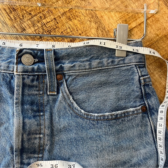 LEVI’s cutoff jean shorts distressed - Picture 4 of 6